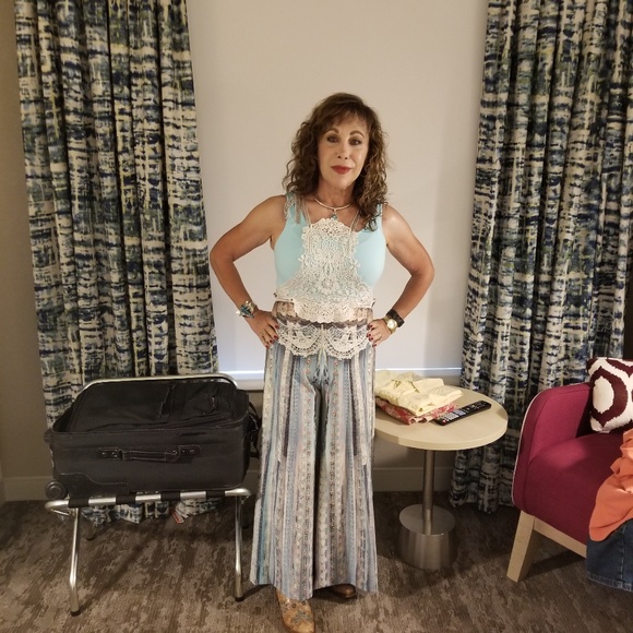 Meet your Posher, Valerie - Picture 2 of 2